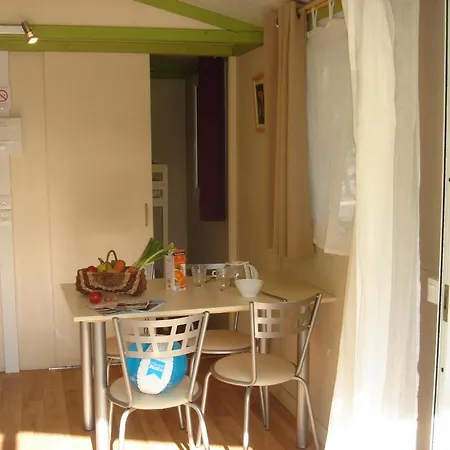 キャンプ場 Frederic Mistral