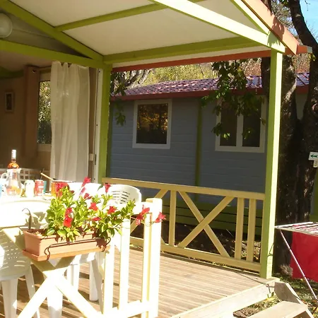 Frederic Mistral キャンプ場 カステラーヌ