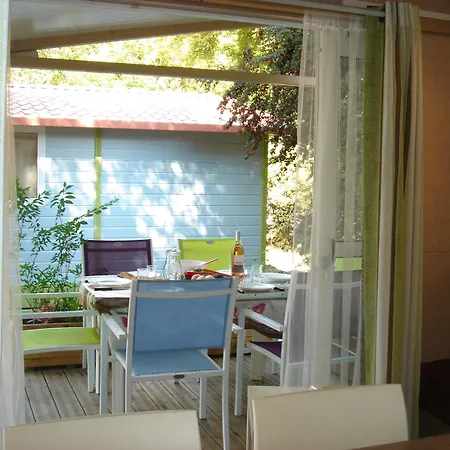 Camping Frédéric Mistral 2*