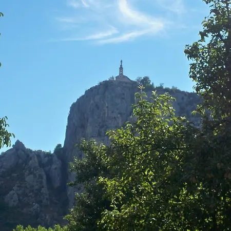 キャンプ場 Frederic Mistral