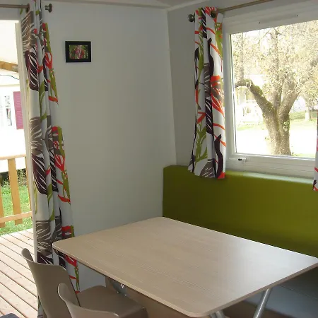 キャンプ場 Frederic Mistral