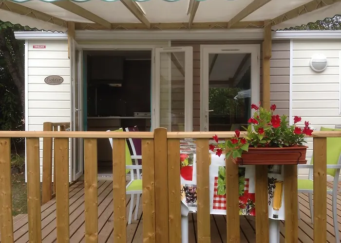 Frederic Mistral אתר קמפינג 2*