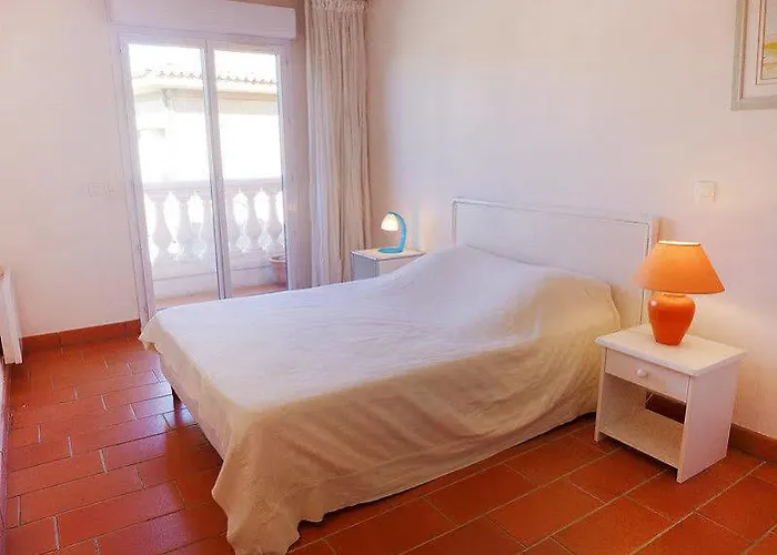 Frederic Mistral אתר קמפינג 2*