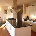 弗雷德里克·密斯特拉营地酒店 2*